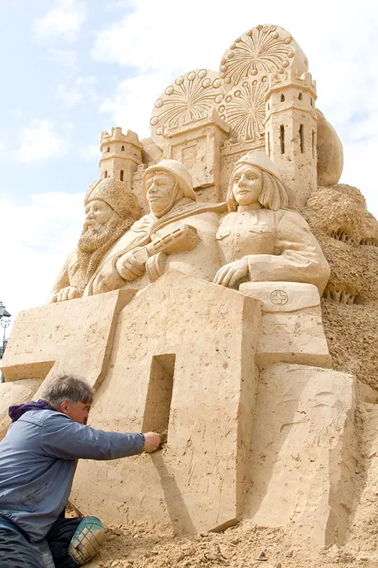 Выставка песчаных фигур - 